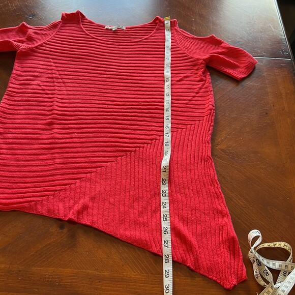Heart N Crush Woman Size M Cold Shoulder Asymmetrical Sweater Lightweight Tunic - Picture 8 of 10